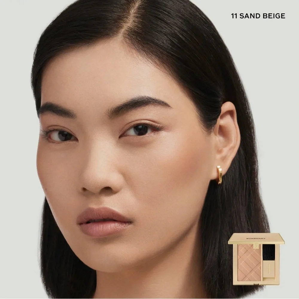 BURBERRY Outdoor Blush in 11 Sand Beige NEW IN BOX - Picture 7 of 8